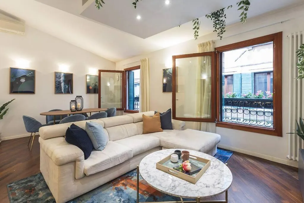 La Casa Piu Centrale A Venezia, Con Corte Privata