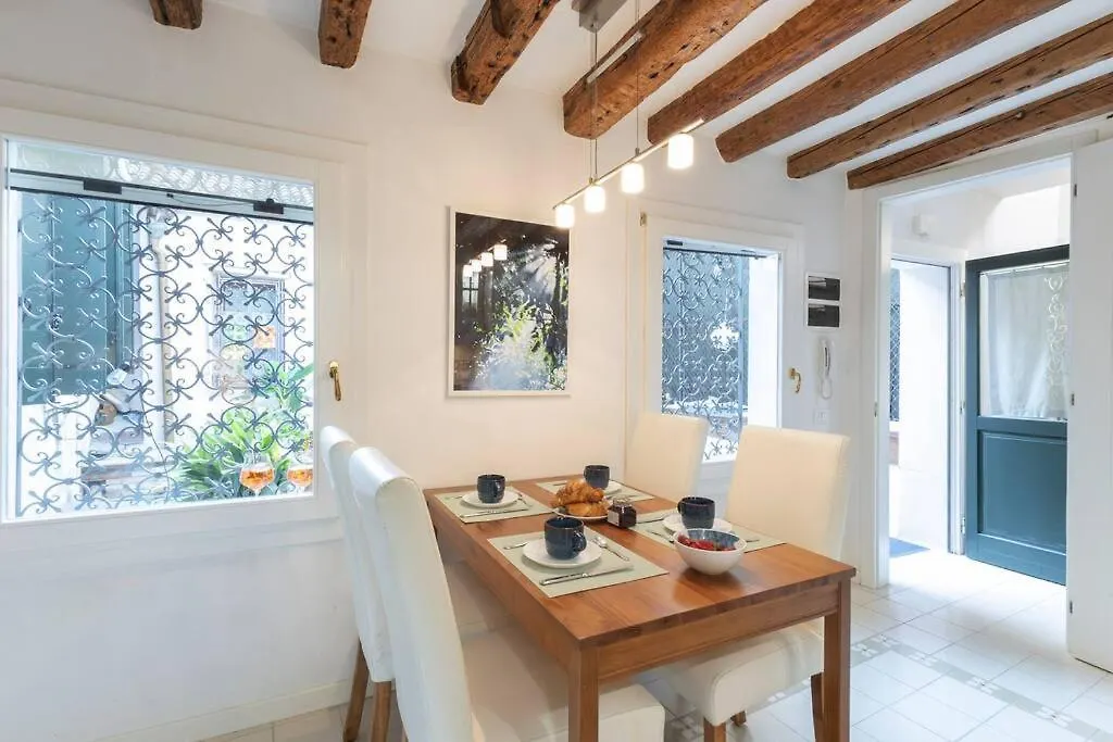 Apartment La Casa Piu Centrale A Venezia, Con Corte Privata Italy