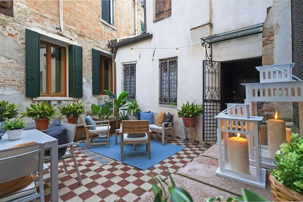 La Casa Piu Centrale A Venezia, Con Corte Privata Venedig